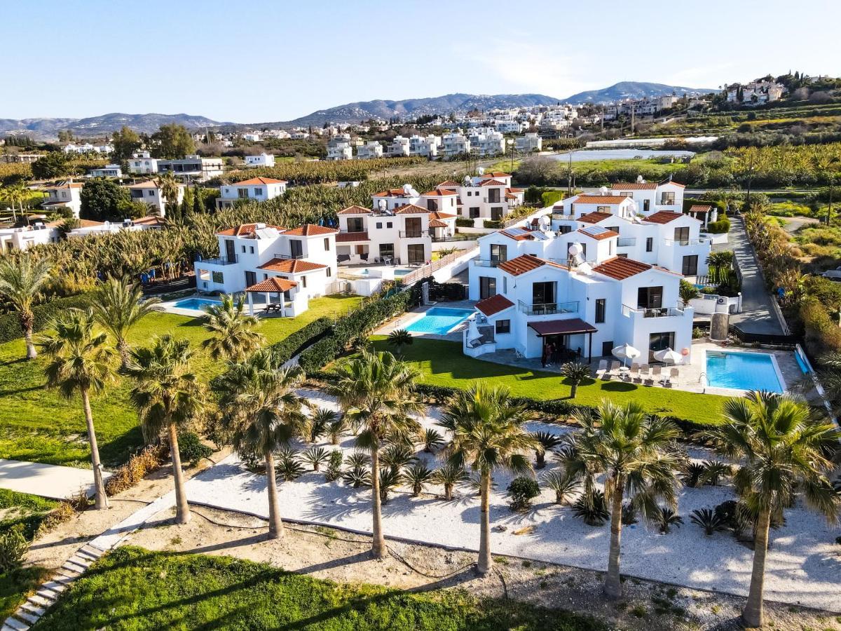 Platzia Beach Villas Pafos Exterior foto