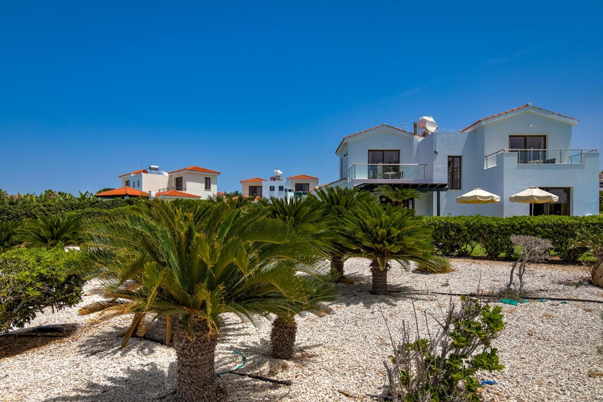 Platzia Beach Villas Pafos Exterior foto