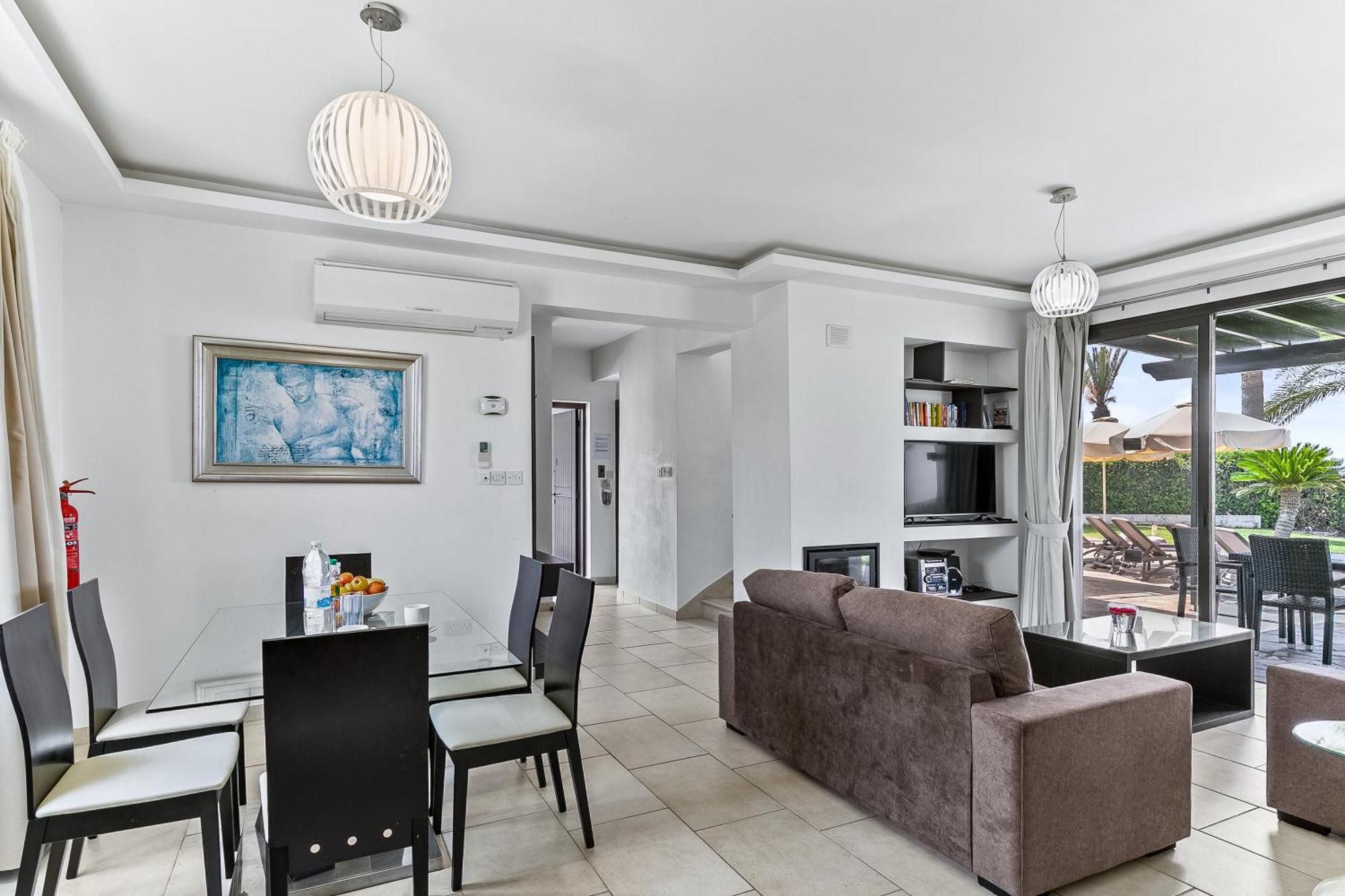 Platzia Beach Villas Pafos Exterior foto