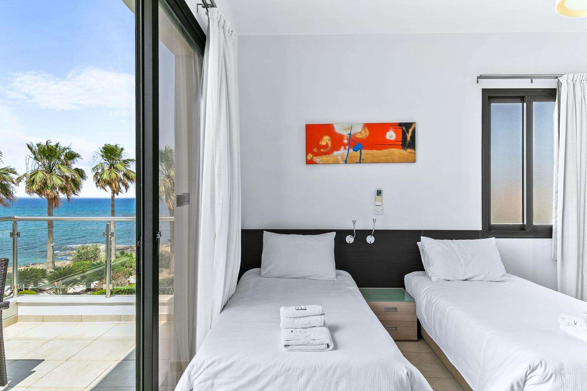 Platzia Beach Villas Pafos Exterior foto