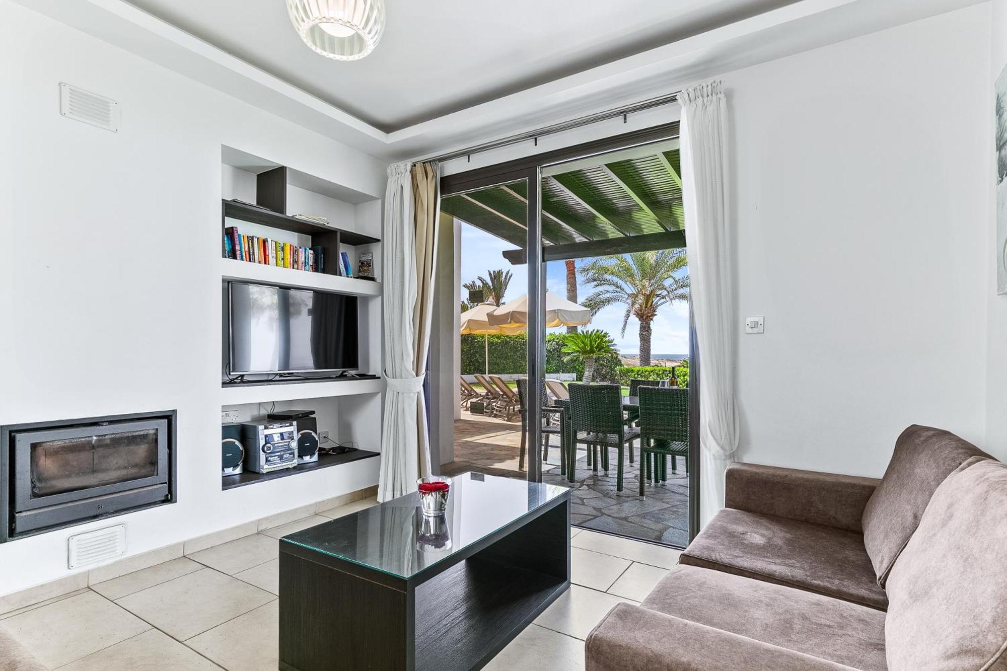 Platzia Beach Villas Pafos Exterior foto