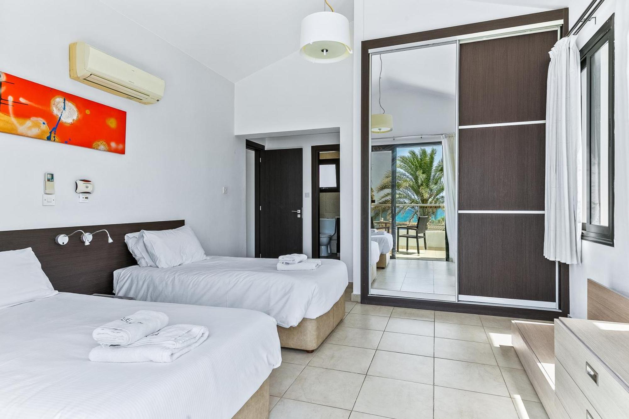 Platzia Beach Villas Pafos Exterior foto