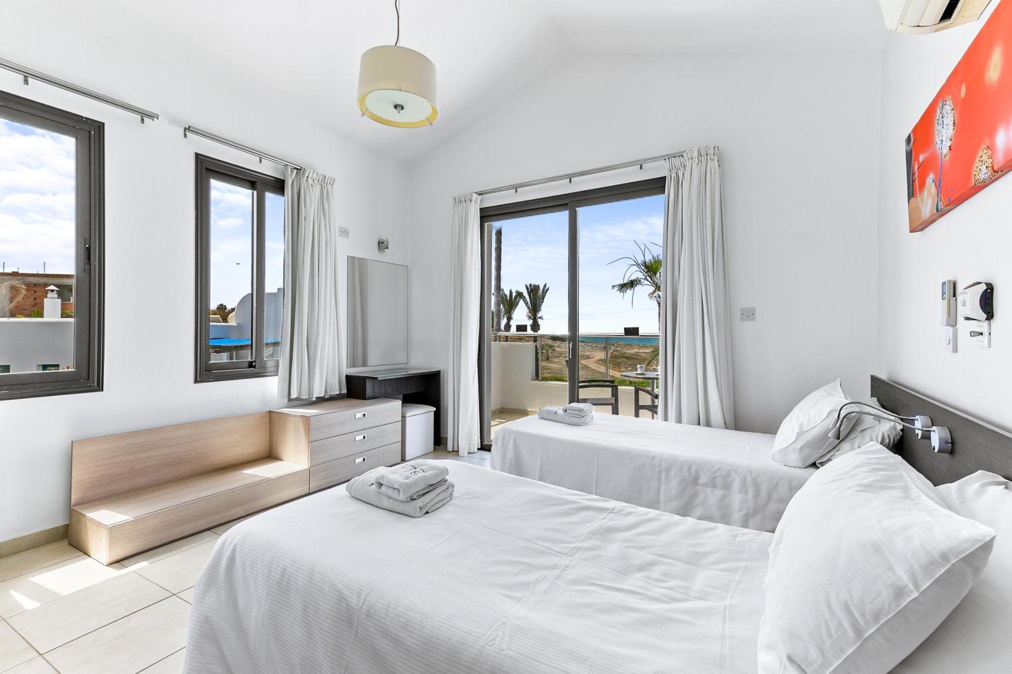 Platzia Beach Villas Pafos Exterior foto