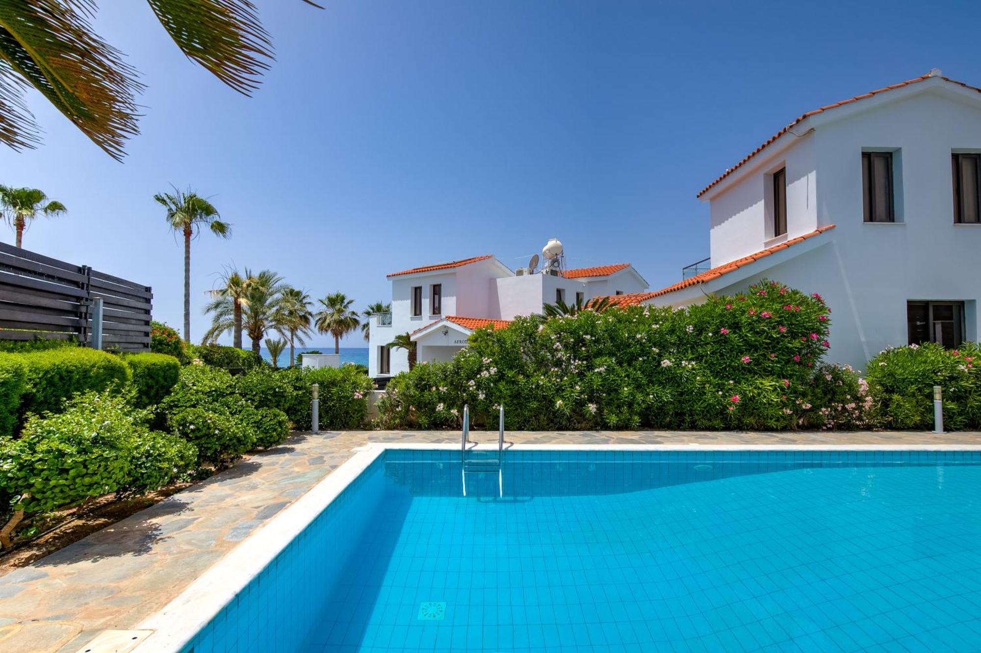 Platzia Beach Villas Pafos Exterior foto