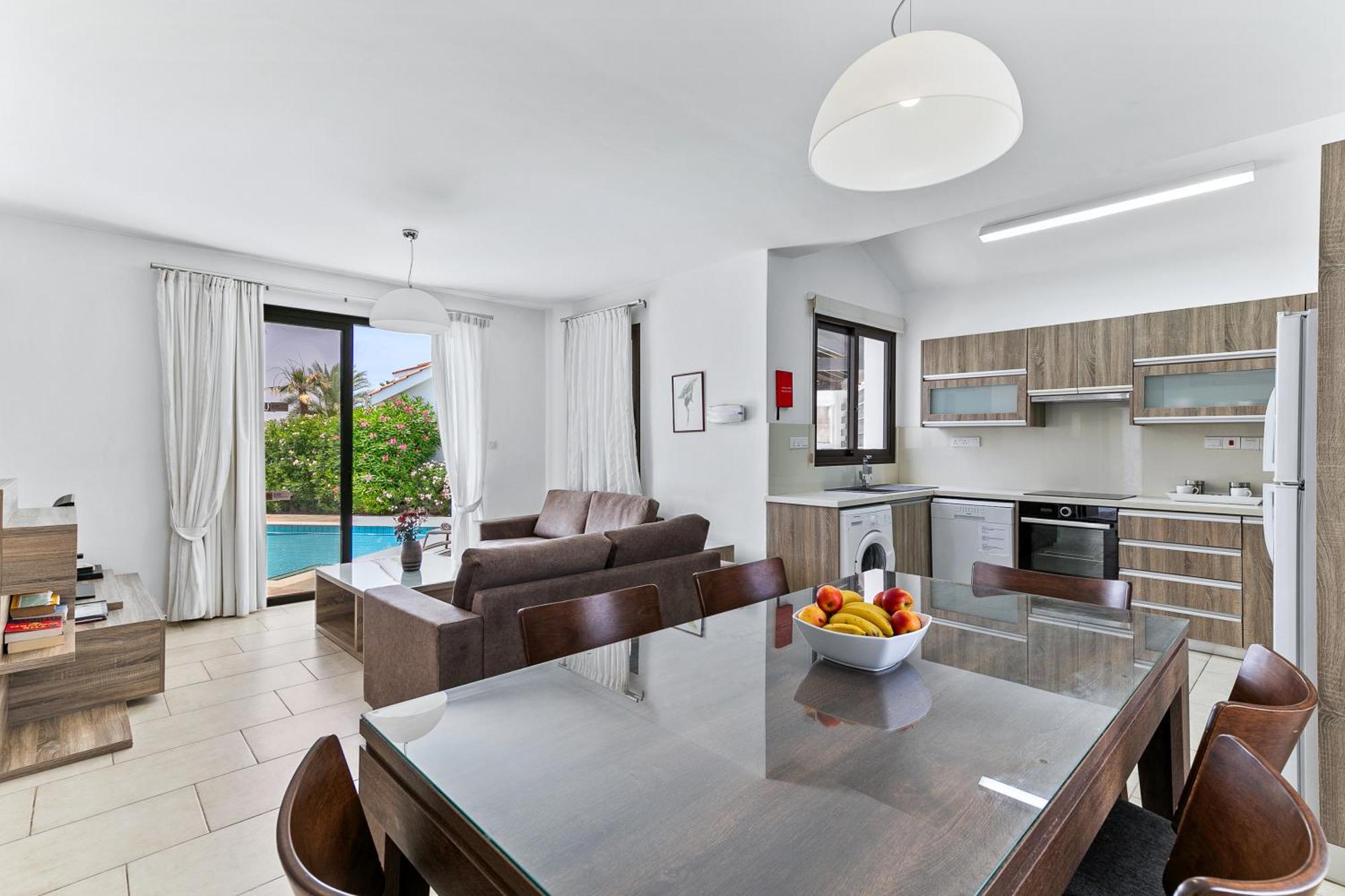 Platzia Beach Villas Pafos Exterior foto