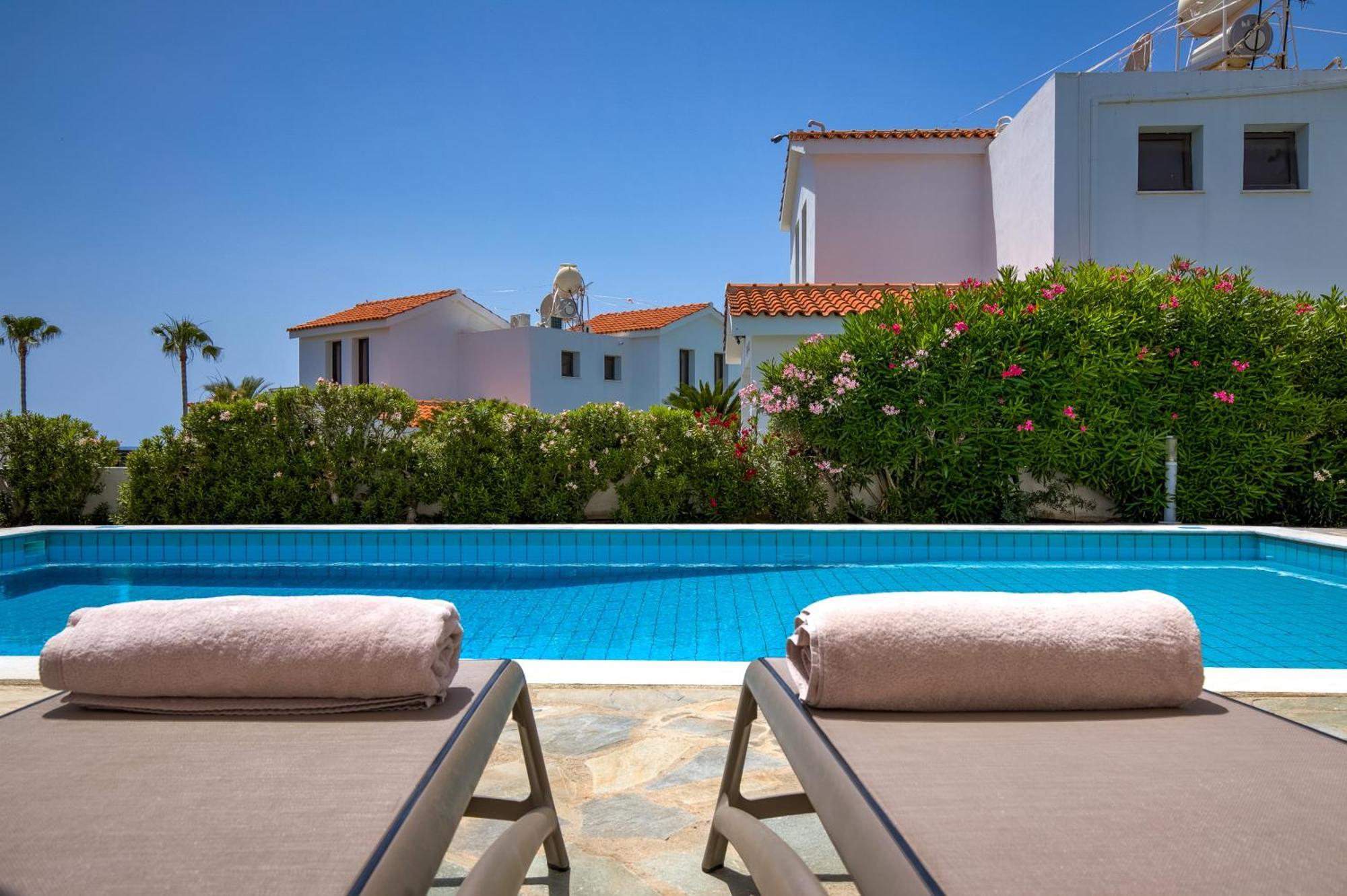Platzia Beach Villas Pafos Exterior foto