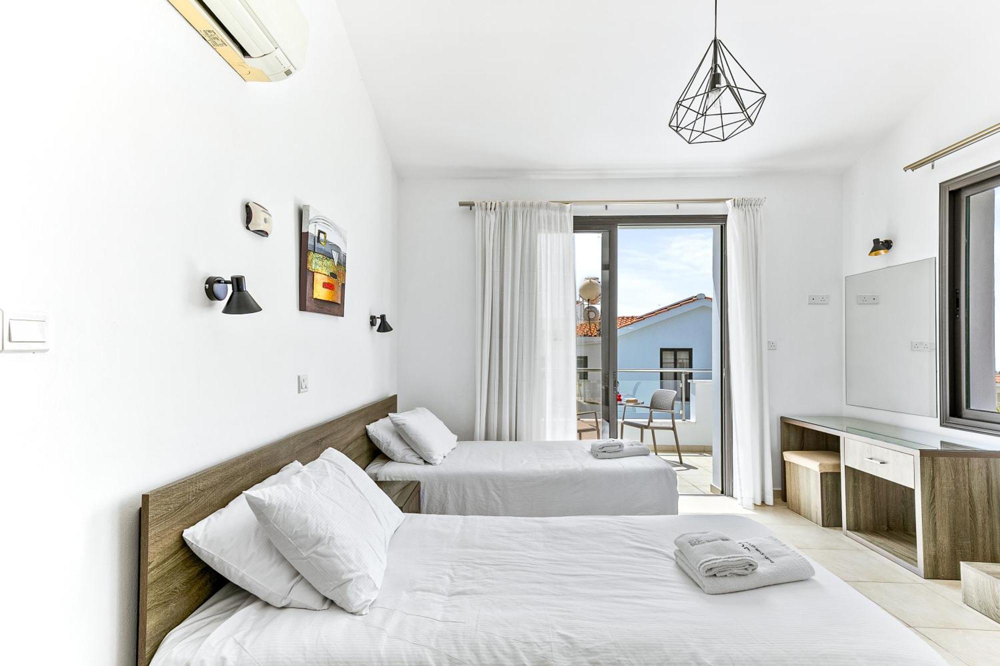 Platzia Beach Villas Pafos Exterior foto