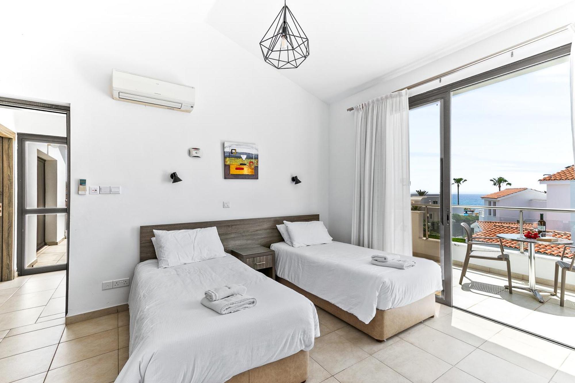 Platzia Beach Villas Pafos Exterior foto
