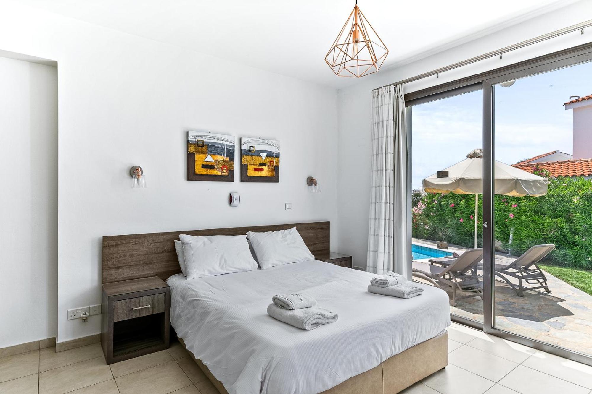 Platzia Beach Villas Pafos Exterior foto