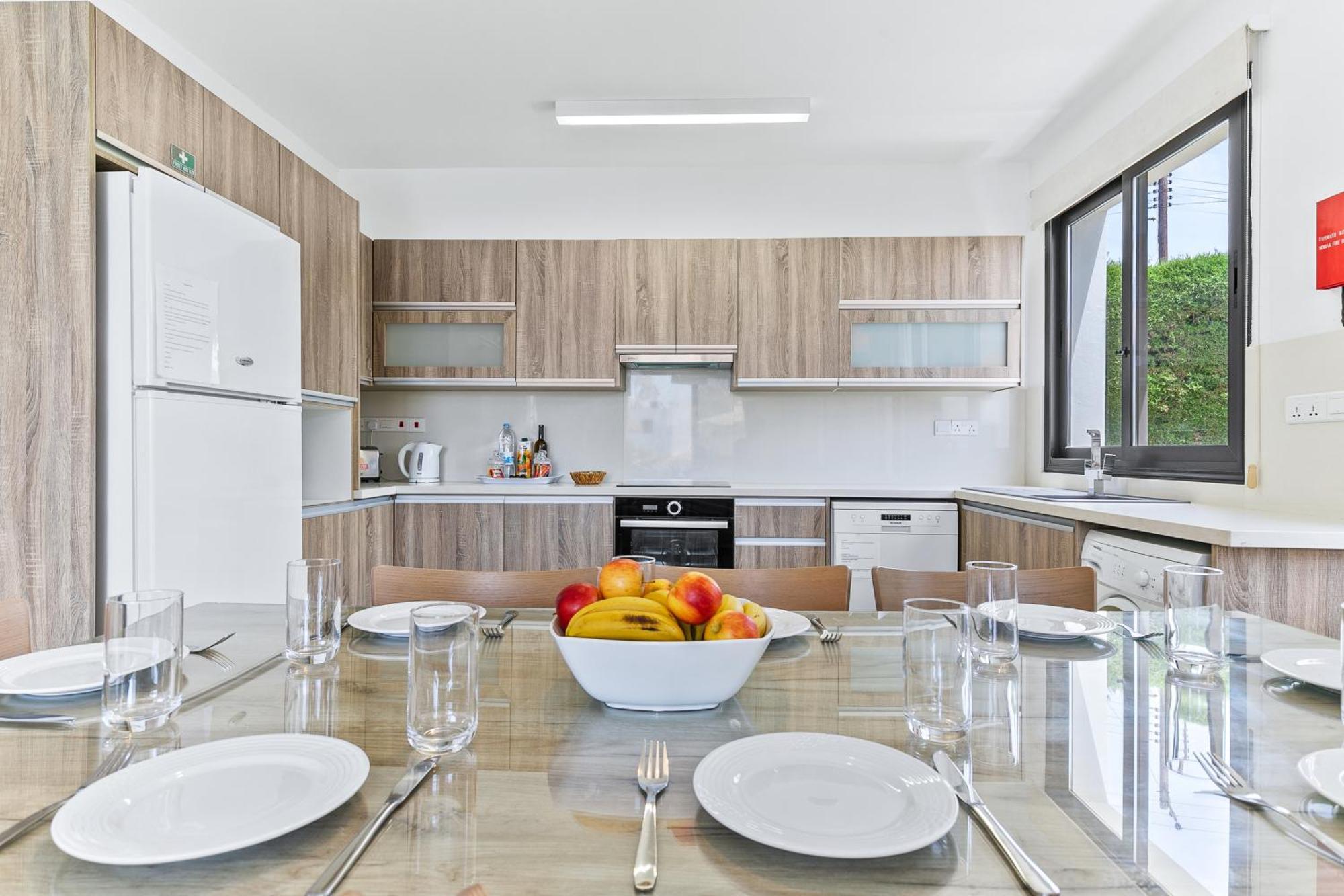 Platzia Beach Villas Pafos Exterior foto