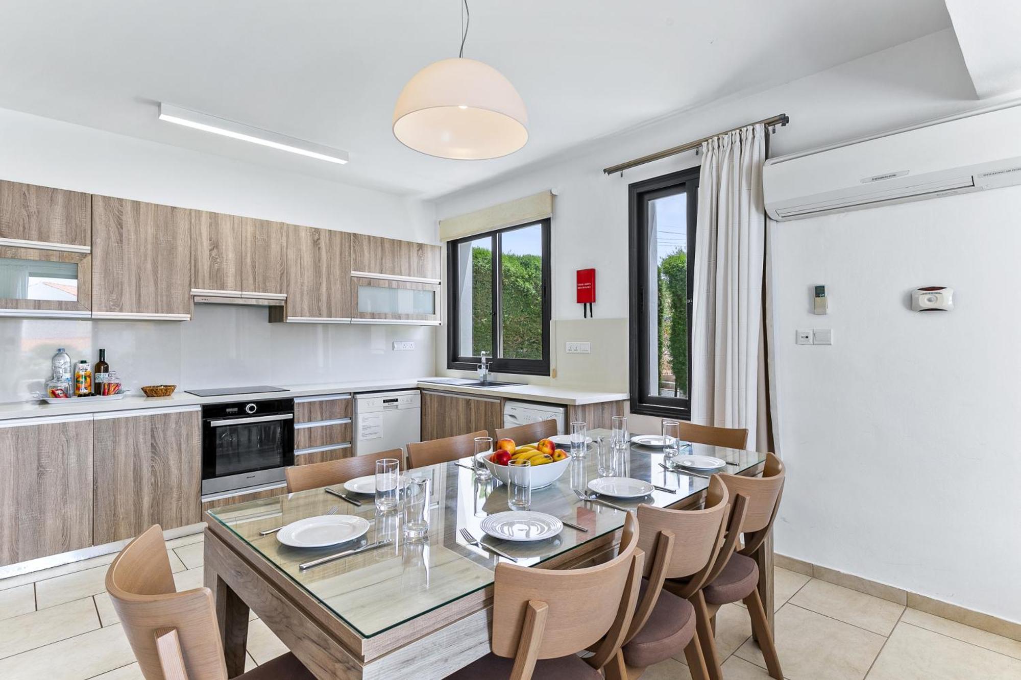 Platzia Beach Villas Pafos Exterior foto