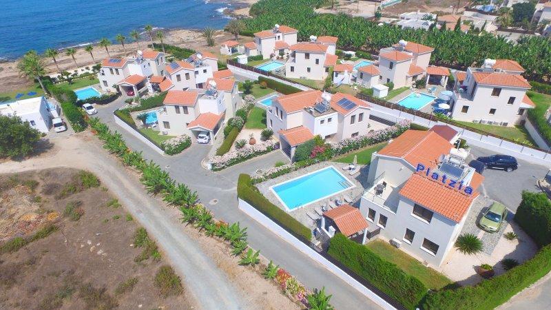 Platzia Beach Villas Pafos Exterior foto
